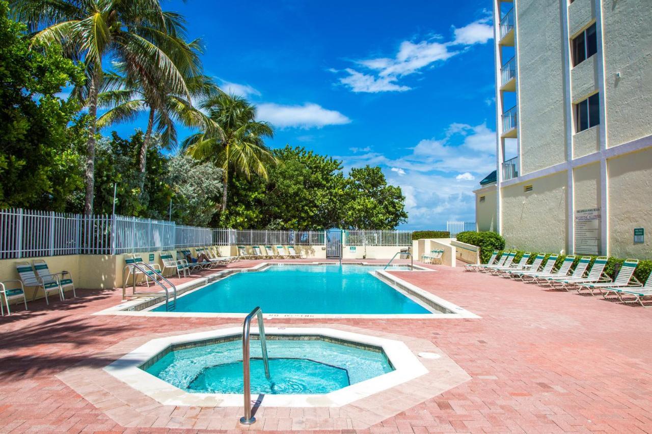 Steps Away From The Soft, White, Sandy Beaches Of Beautiful Marco Island!! Buitenkant foto
