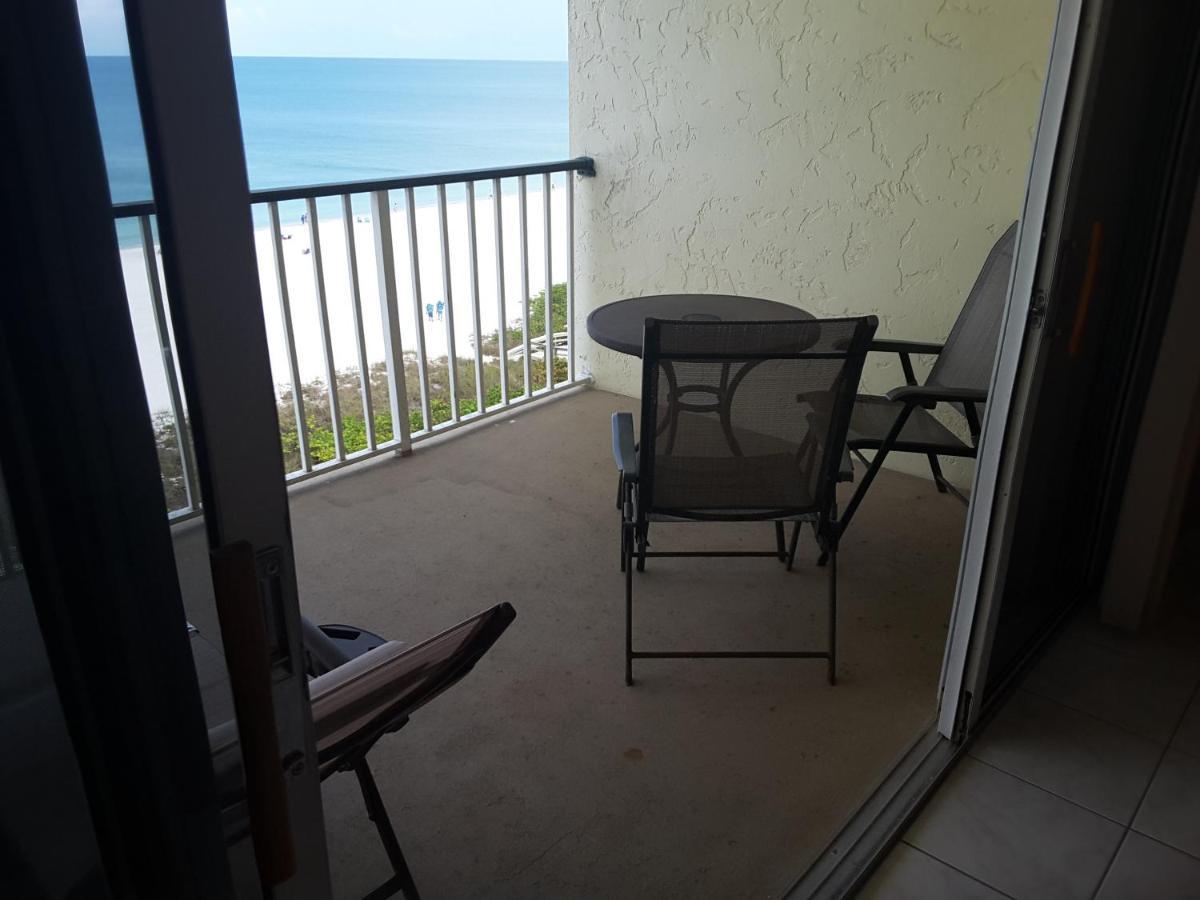 Steps Away From The Soft, White, Sandy Beaches Of Beautiful Marco Island!! Buitenkant foto