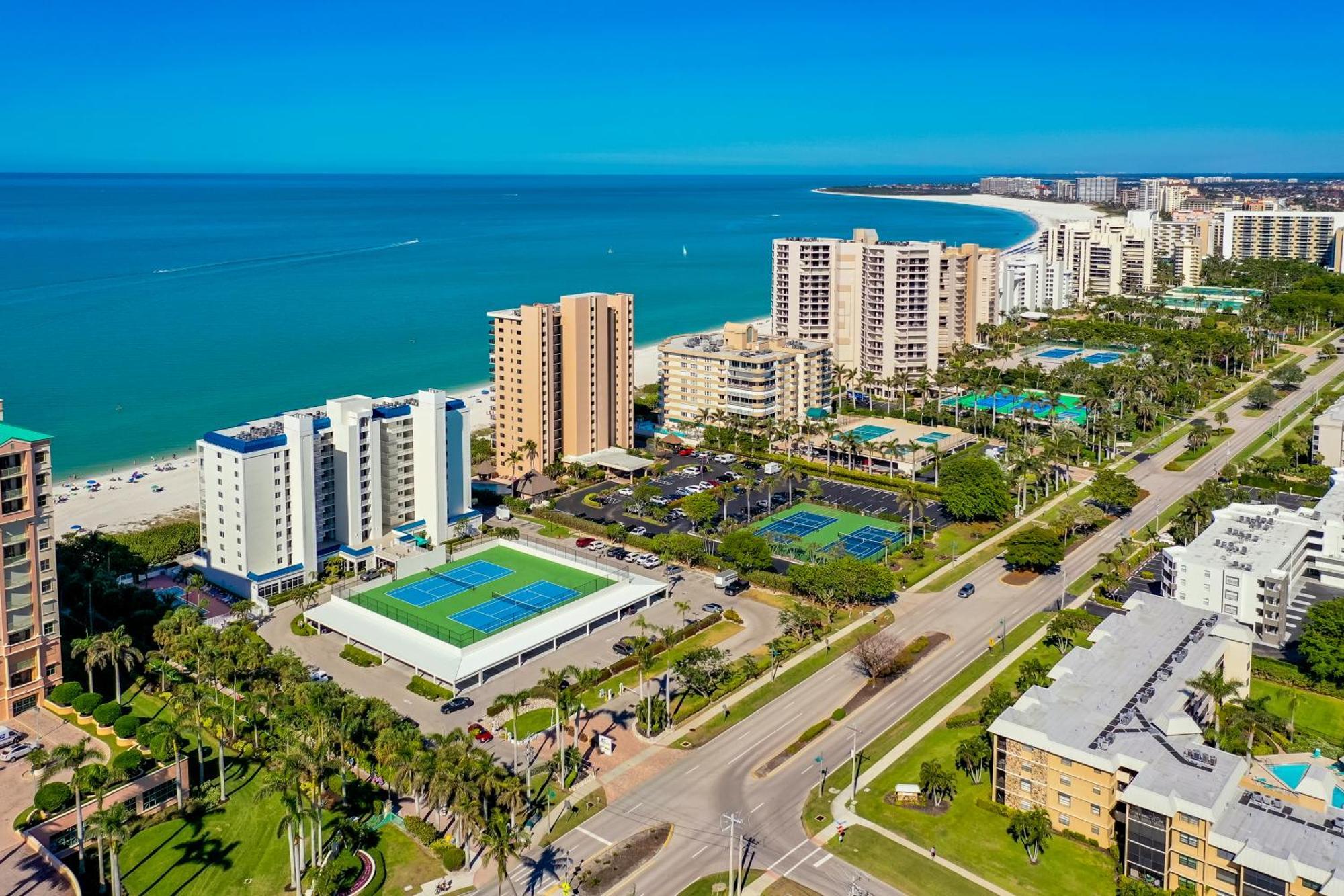 Steps Away From The Soft, White, Sandy Beaches Of Beautiful Marco Island!! Buitenkant foto
