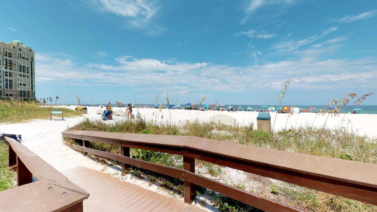 Steps Away From The Soft, White, Sandy Beaches Of Beautiful Marco Island!! Buitenkant foto